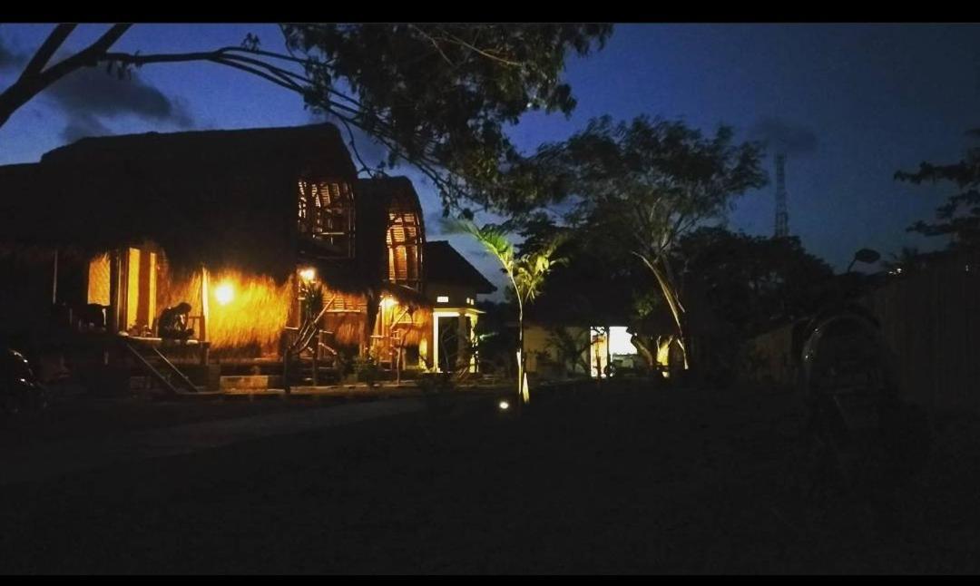 Mahkota Atia Bungallow Praya Exterior photo